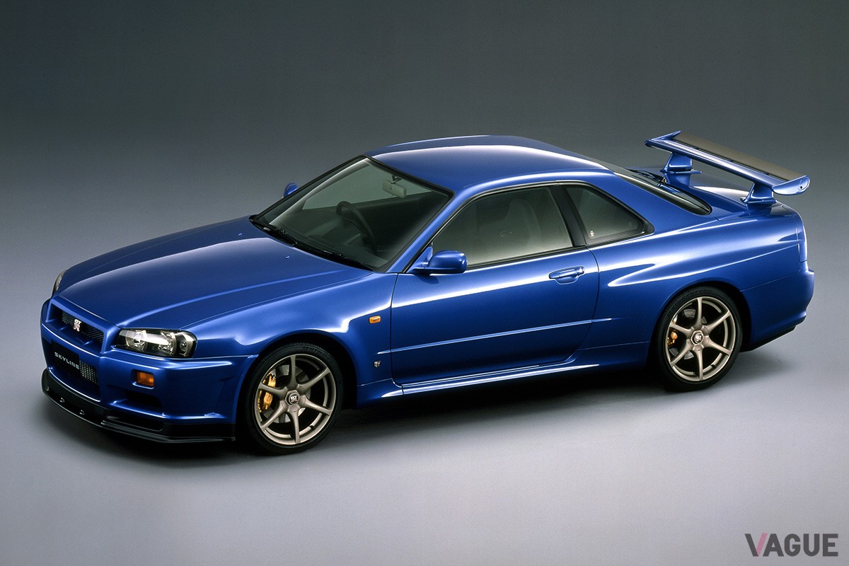 1999年に登場したR34型「スカイラインGT-R」。写真はスポーティな「Vスペック」