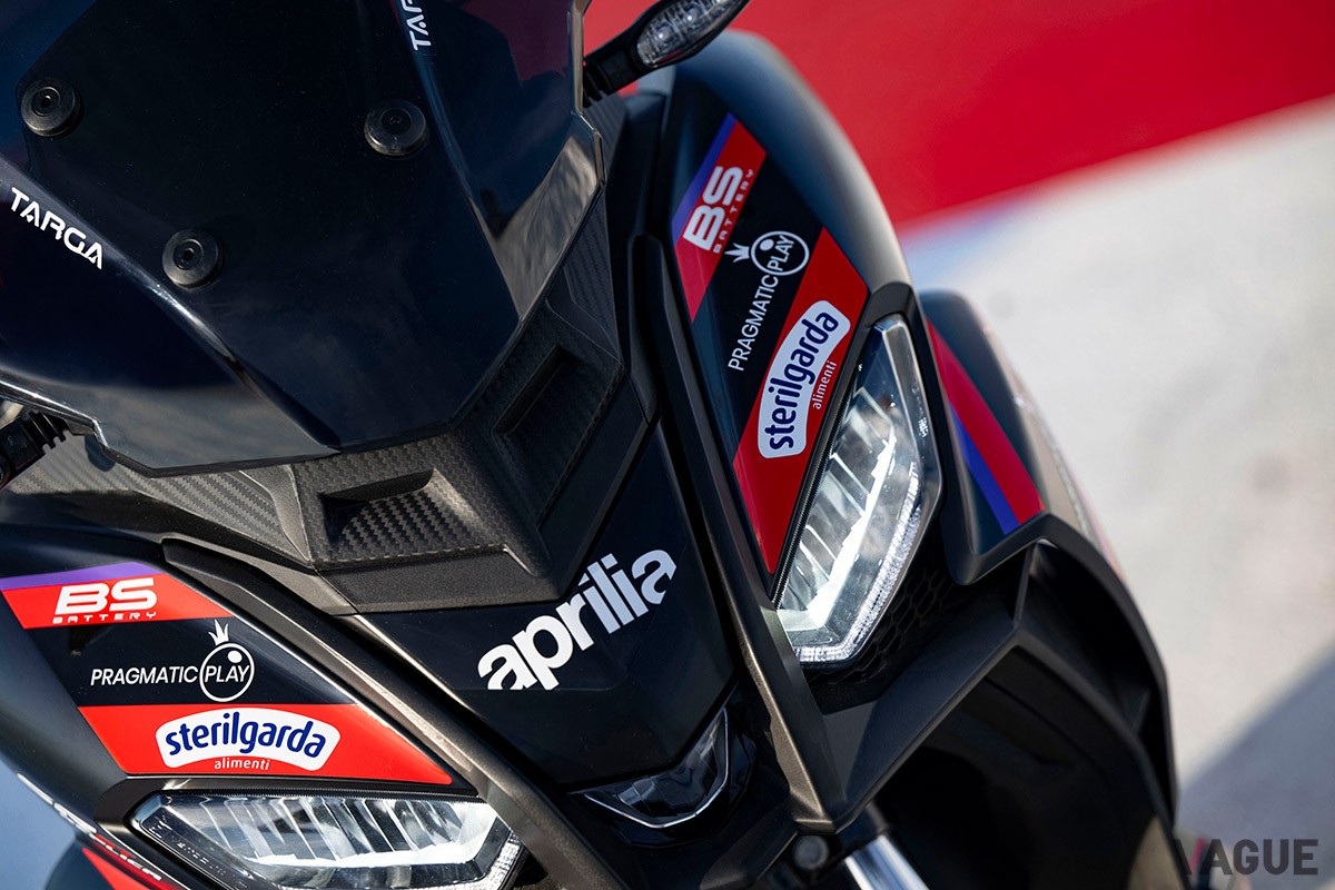 MotoGPマシンのグラフィックを忠実に再現したアプリリア「SR GT 200」の特別仕様車「SR GT 200 レプリカ」