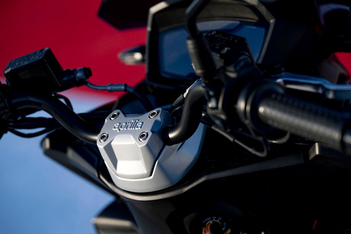 MotoGPマシンのグラフィックを忠実に再現したアプリリア「SR GT 200」の特別仕様車「SR GT 200 レプリカ」