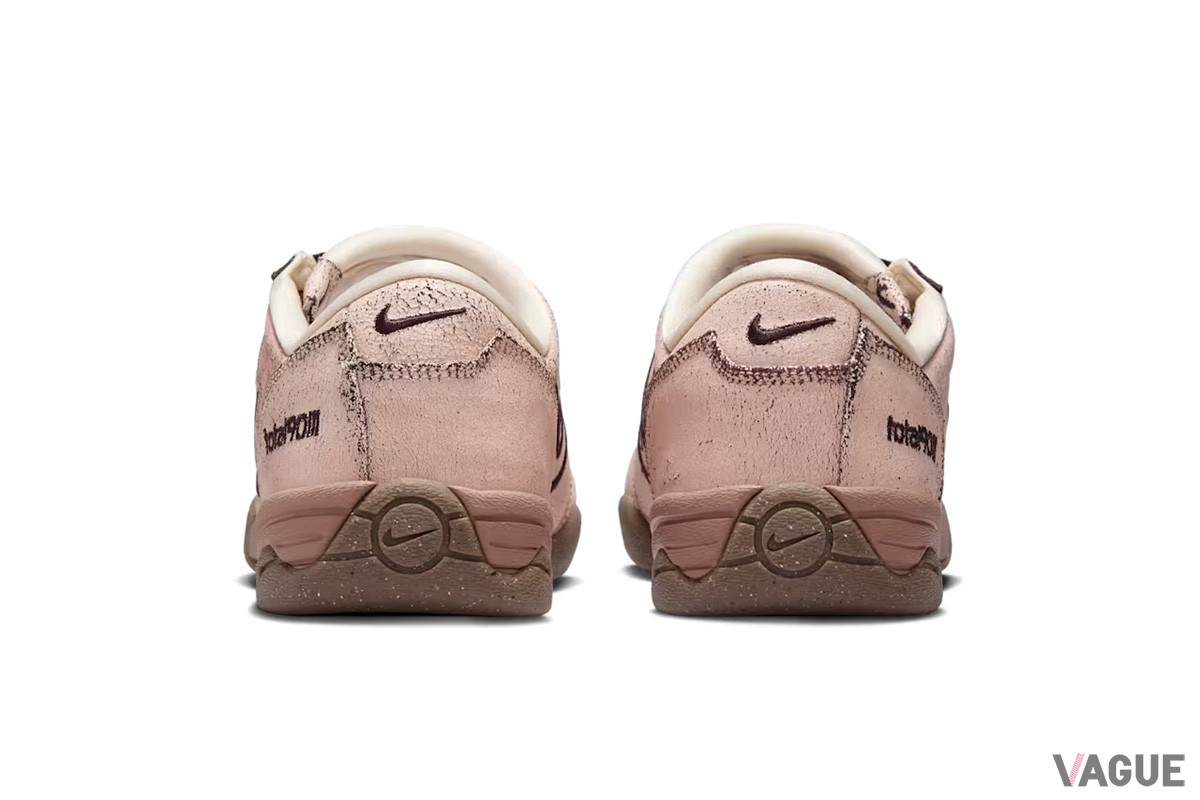 ナイキ「トータル 90」の新色“Pearl White and Gum Dark Brown”
