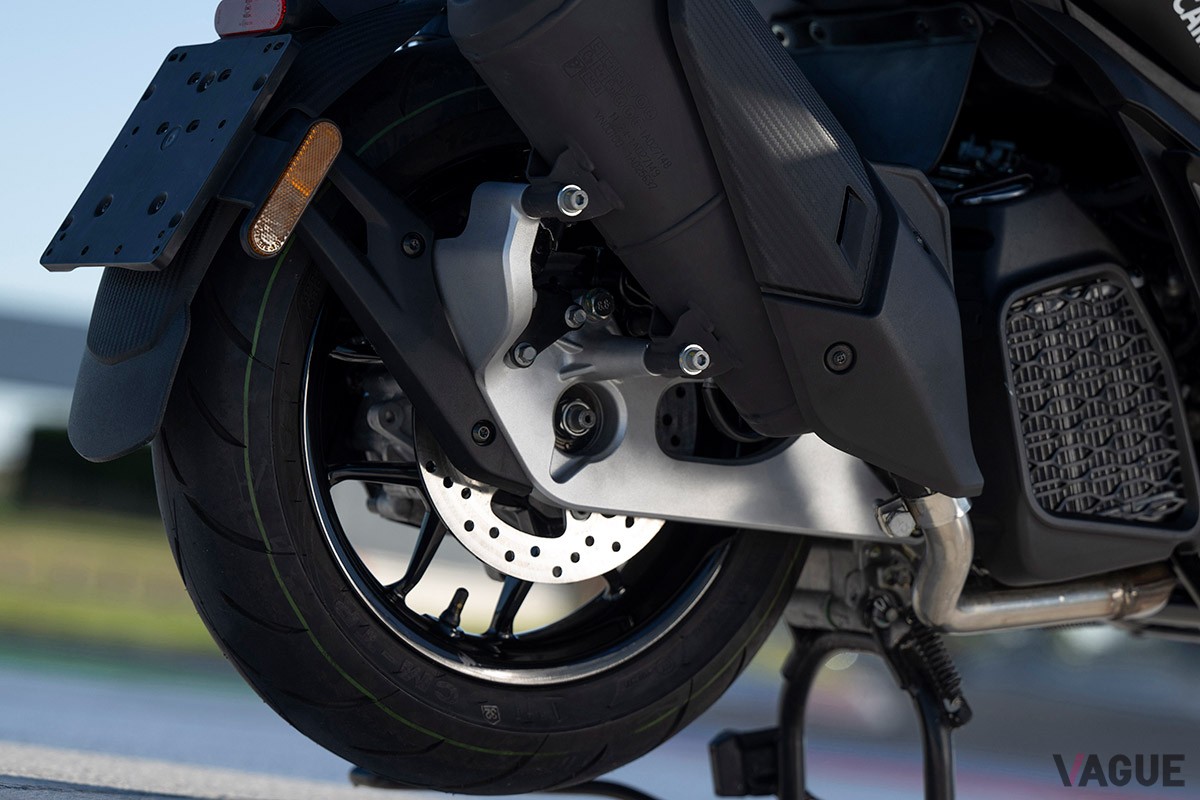 MotoGPマシンのグラフィックを忠実に再現したアプリリア「SR GT 200」の特別仕様車「SR GT 200 レプリカ」