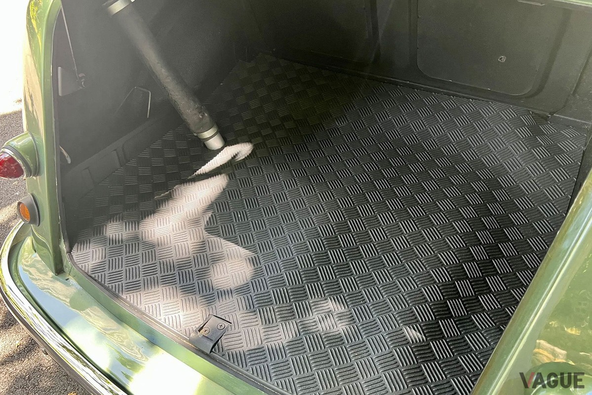 210型のダットサン「1000」