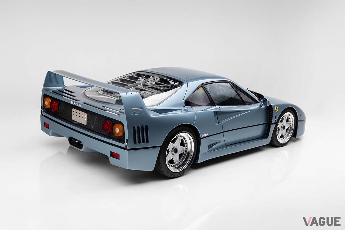 オークションに出品された1992年式フェラーリ「F40」Ashley Lauzurica(c)2025 Courtesy of RM Sotheby's