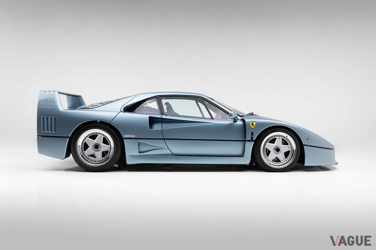 オークションに出品された1992年式フェラーリ「F40」Ashley Lauzurica(c)2025 Courtesy of RM Sotheby's
