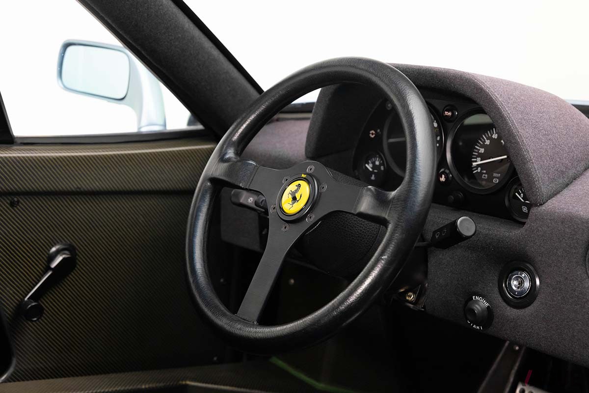 オークションに出品された1992年式フェラーリ「F40」Ashley Lauzurica(c)2025 Courtesy of RM Sotheby's