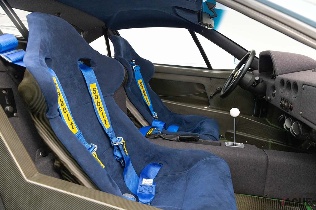 オークションに出品された1992年式フェラーリ「F40」Ashley Lauzurica(c)2025 Courtesy of RM Sotheby's