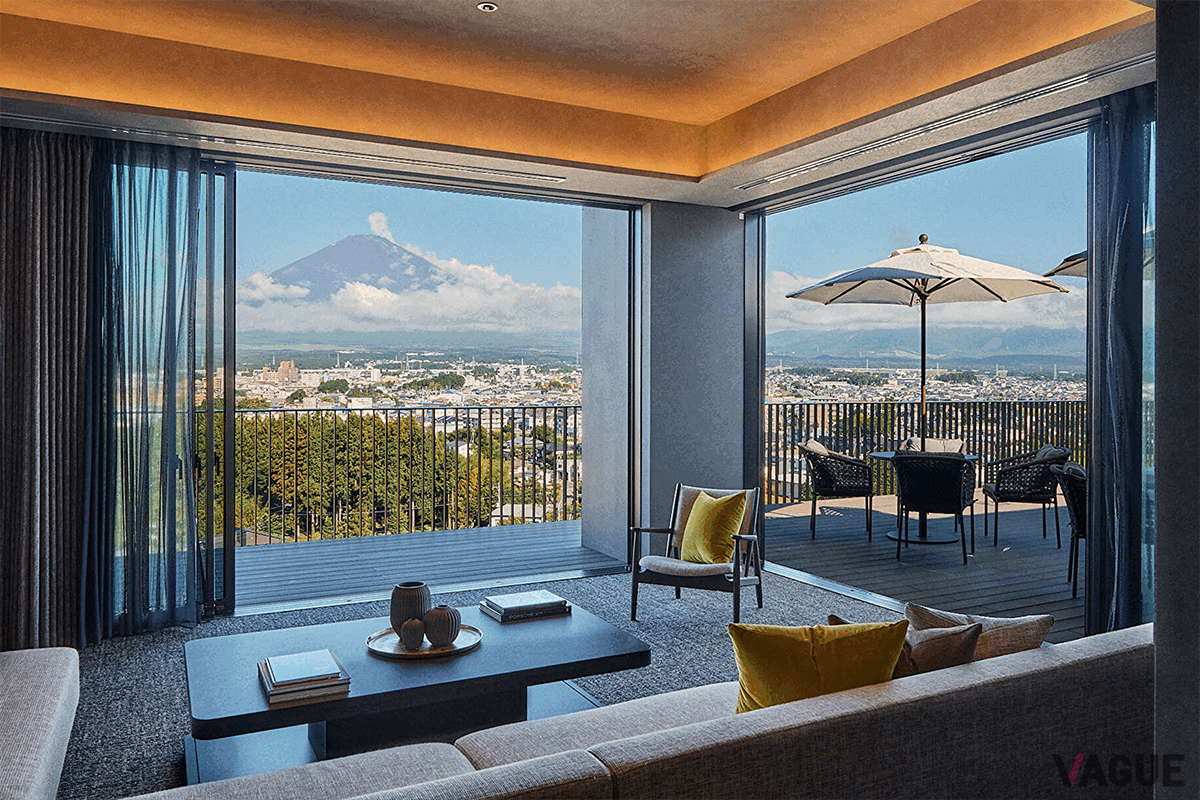 富士山を間近に望むロケーションに建つ