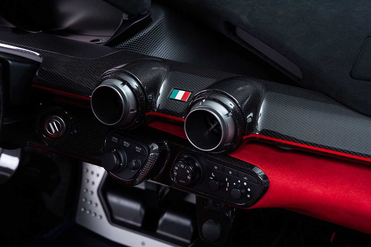 オークションに登場、523万USドル（約7億7400万円）で落札された2015年式フェラーリ「ラ・フェラーリ」Karissa Hosek(c)2025 Courtesy of RM Sotheby's