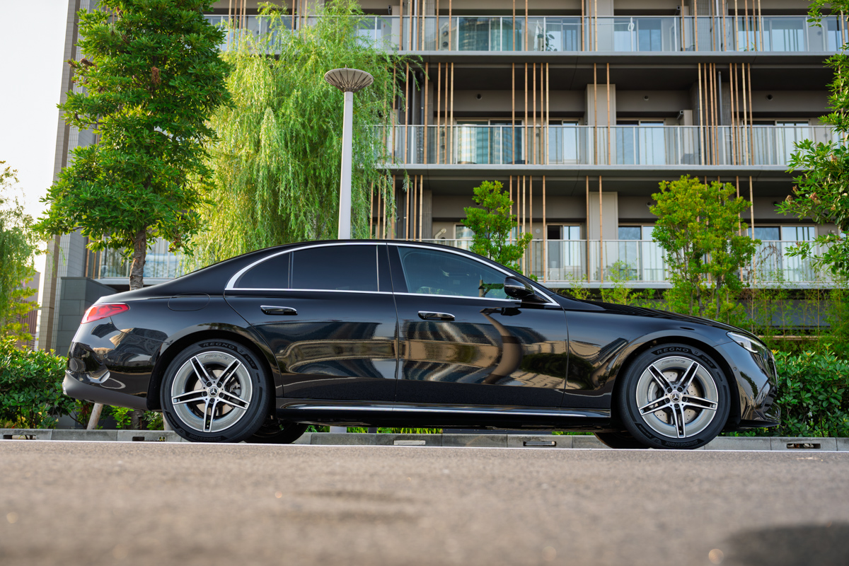 街中でも存在感を主張する「GR-XIII B Edition」。そのデザインは、愛車を見るたびに所有欲を満たしてくれるだろう