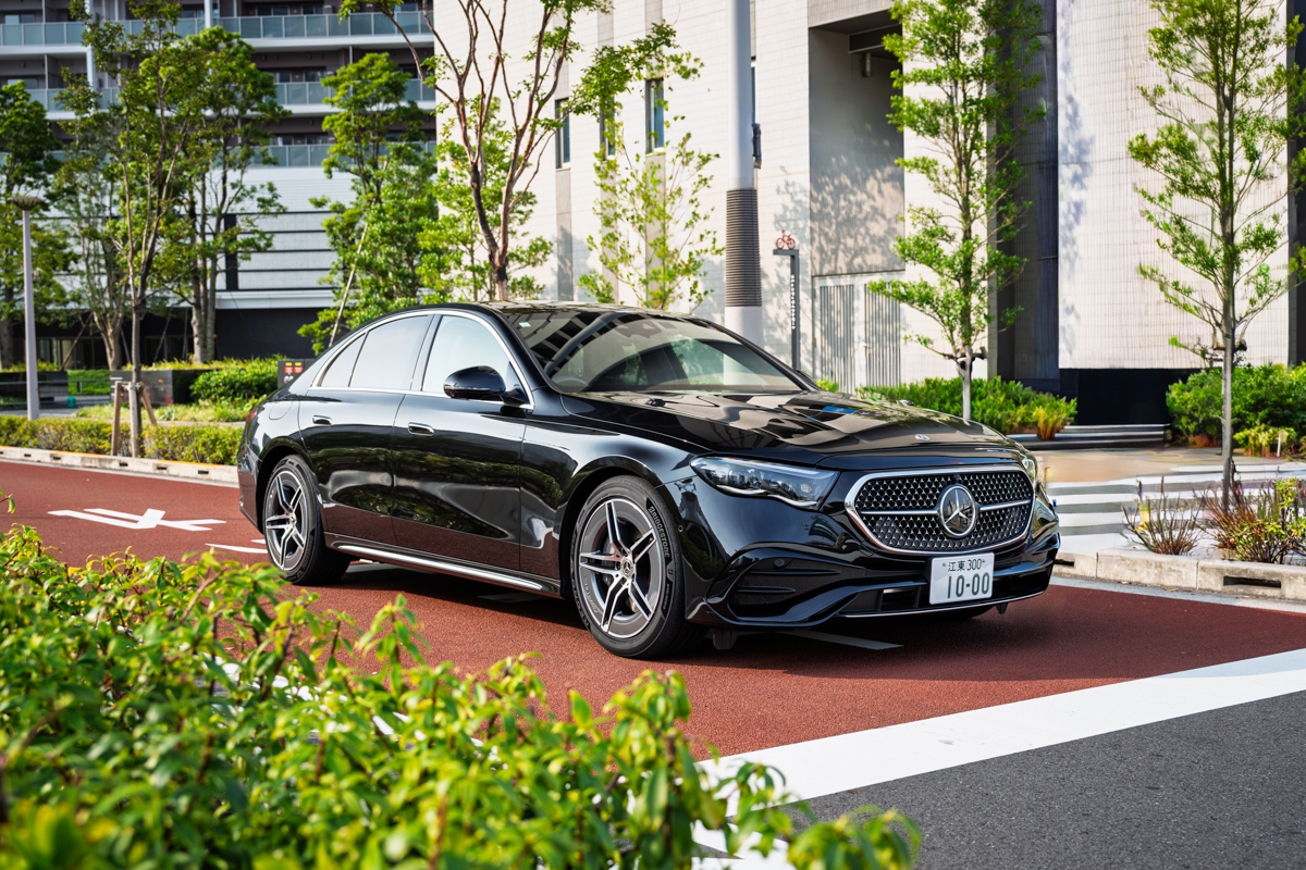 街中でも存在感を主張する「GR-XIII B Edition」。そのデザインは、愛車を見るたびに所有欲を満たしてくれるだろう