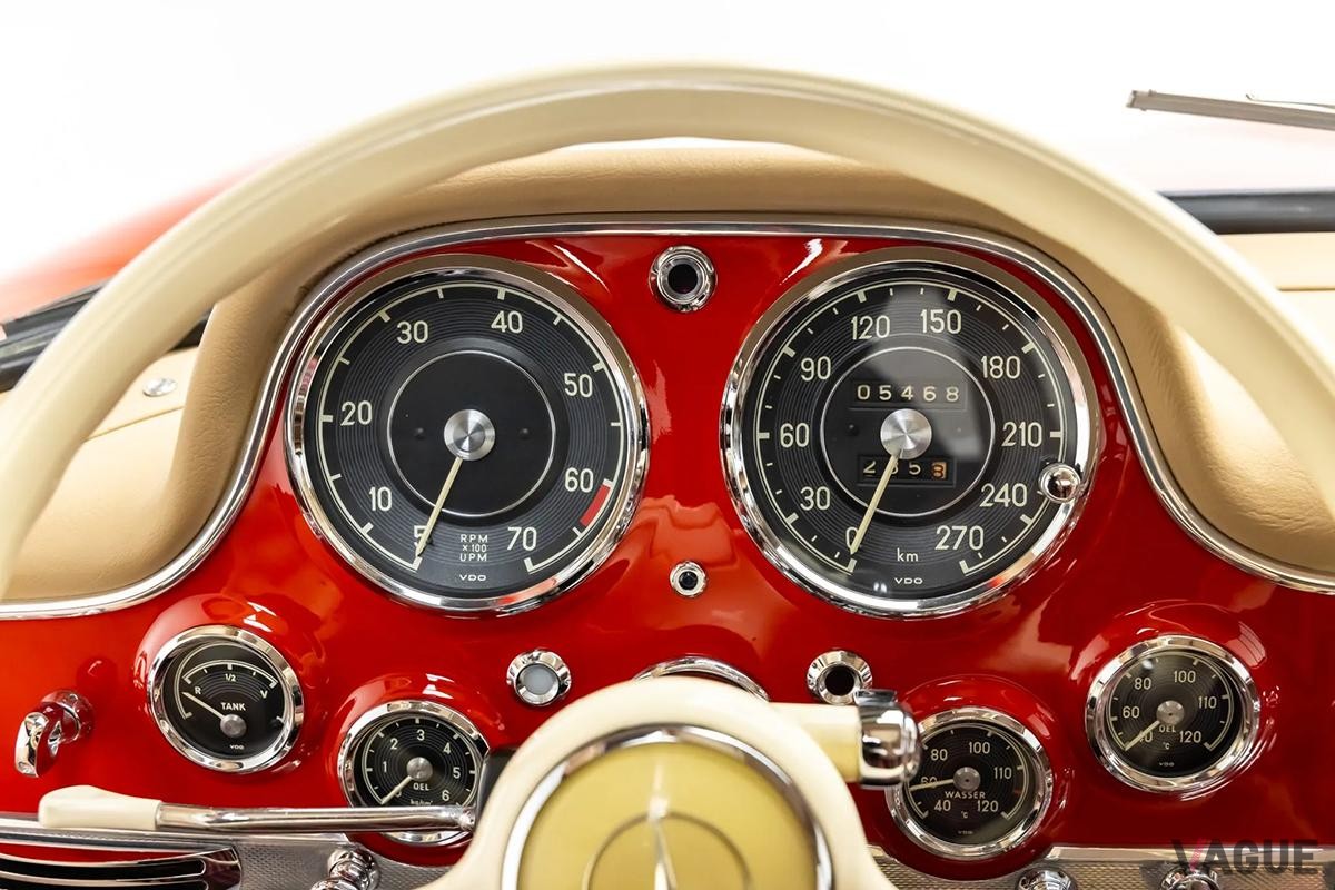 オークションで落札された1955年式メルセデス・ベンツ「300SLガルウイング」
