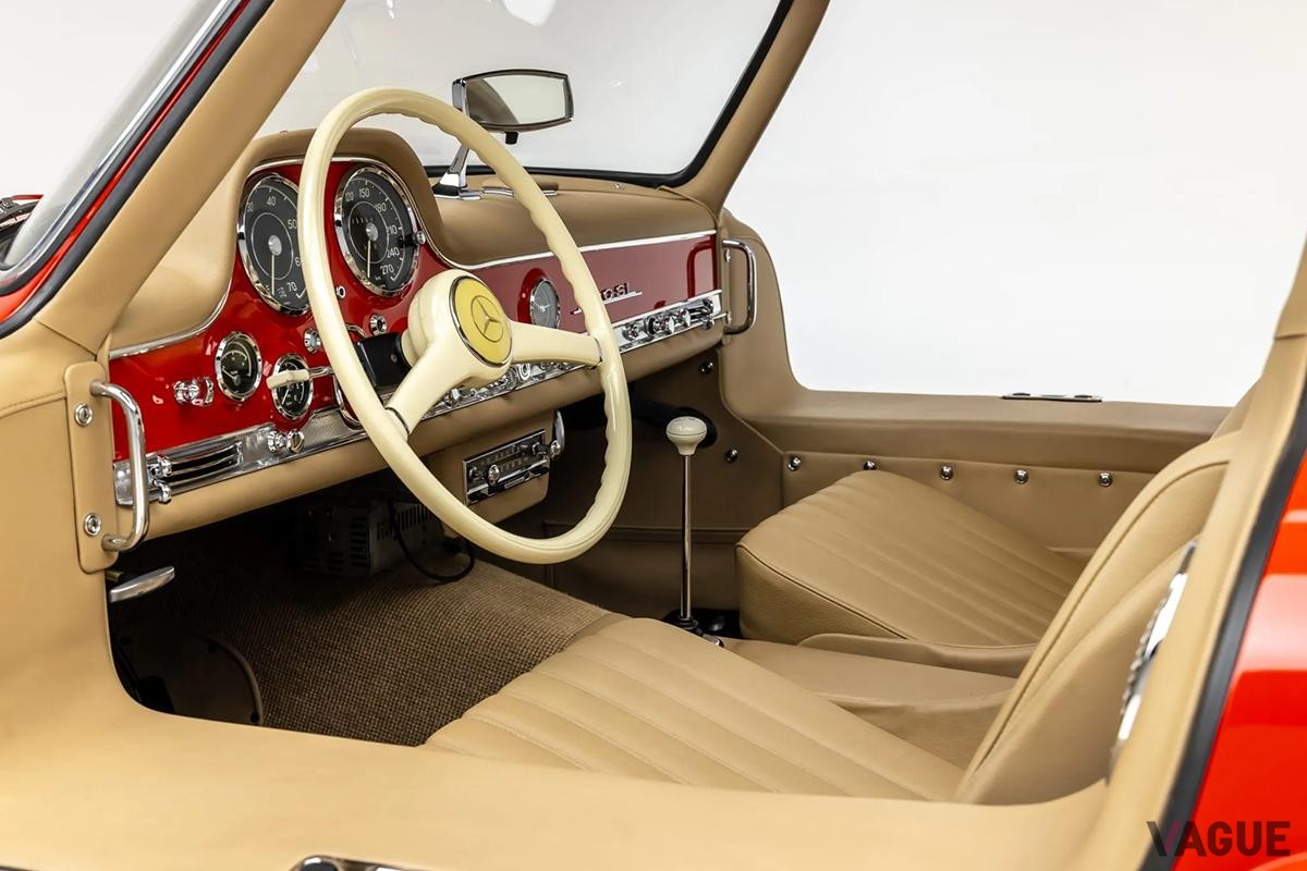 オークションで落札された1955年式メルセデス・ベンツ「300SLガルウイング」