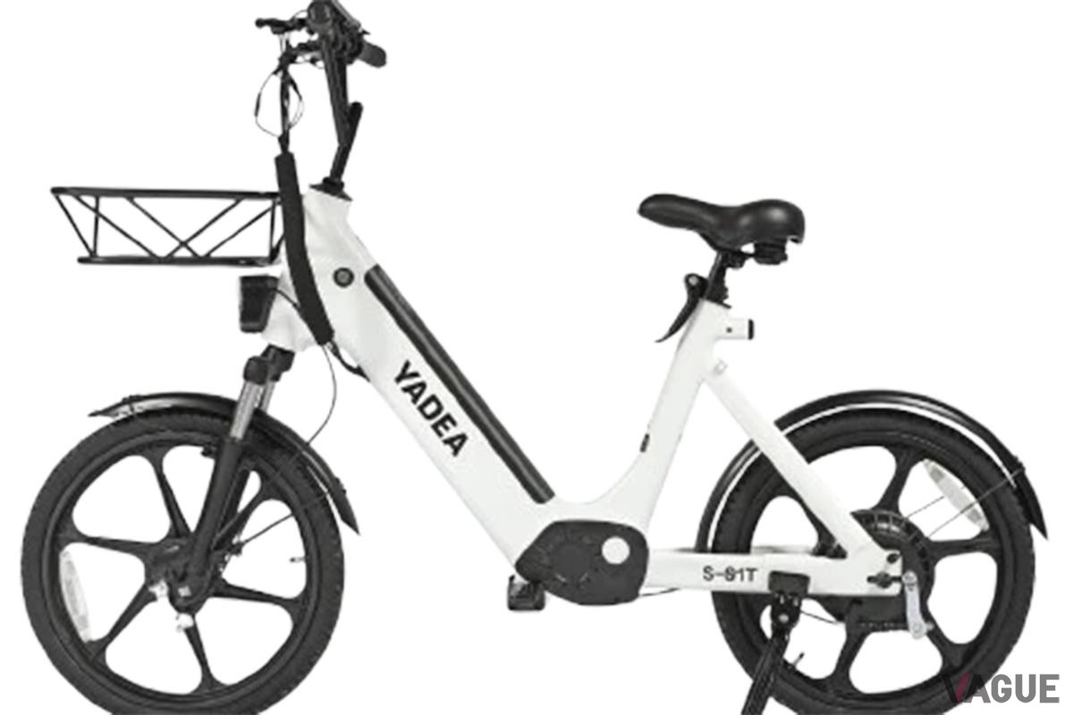 YADEAの新型モデル「S-01T」。16歳以上であれば運転免許不要な特定小型原付だ