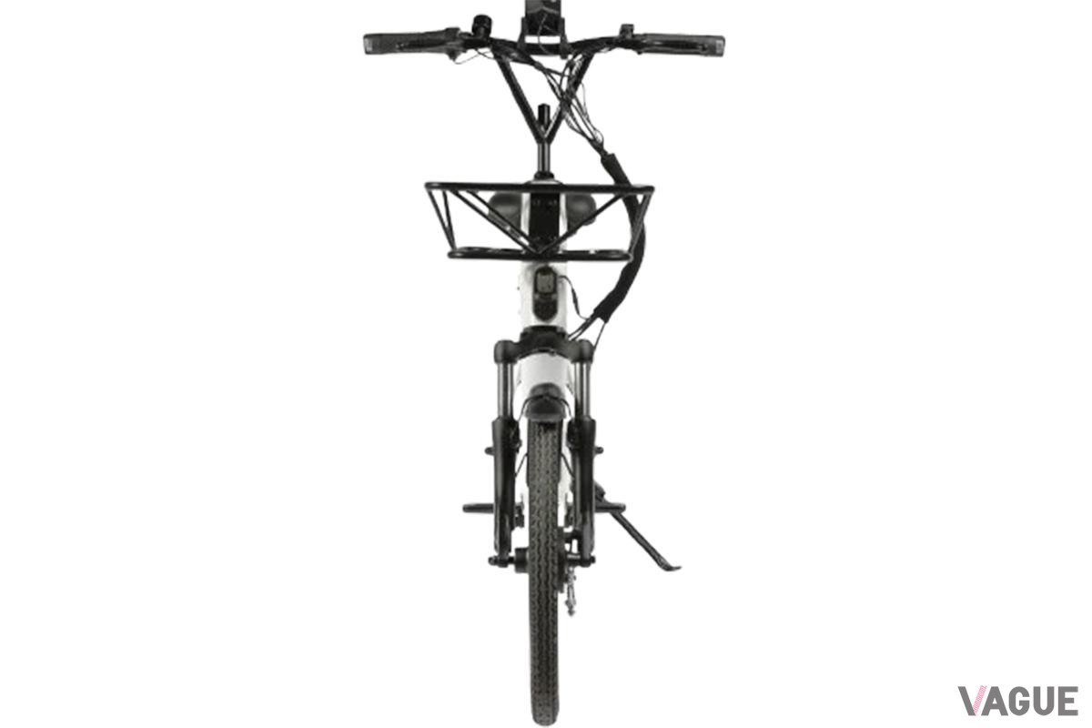 YADEAの新型モデル「S-01T」。16歳以上であれば運転免許不要な特定小型原付だ