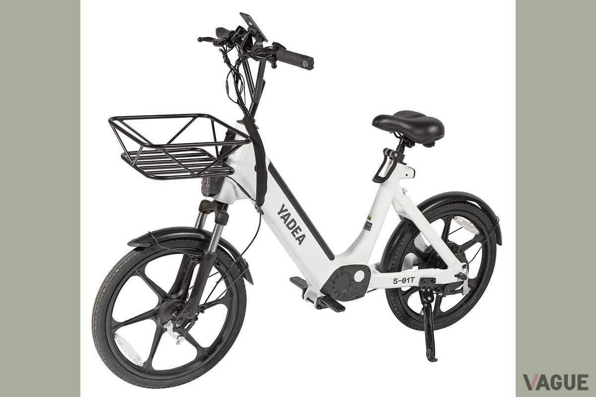 YADEAの新型モデル「S-01T」。16歳以上であれば運転免許不要な特定小型原付だ