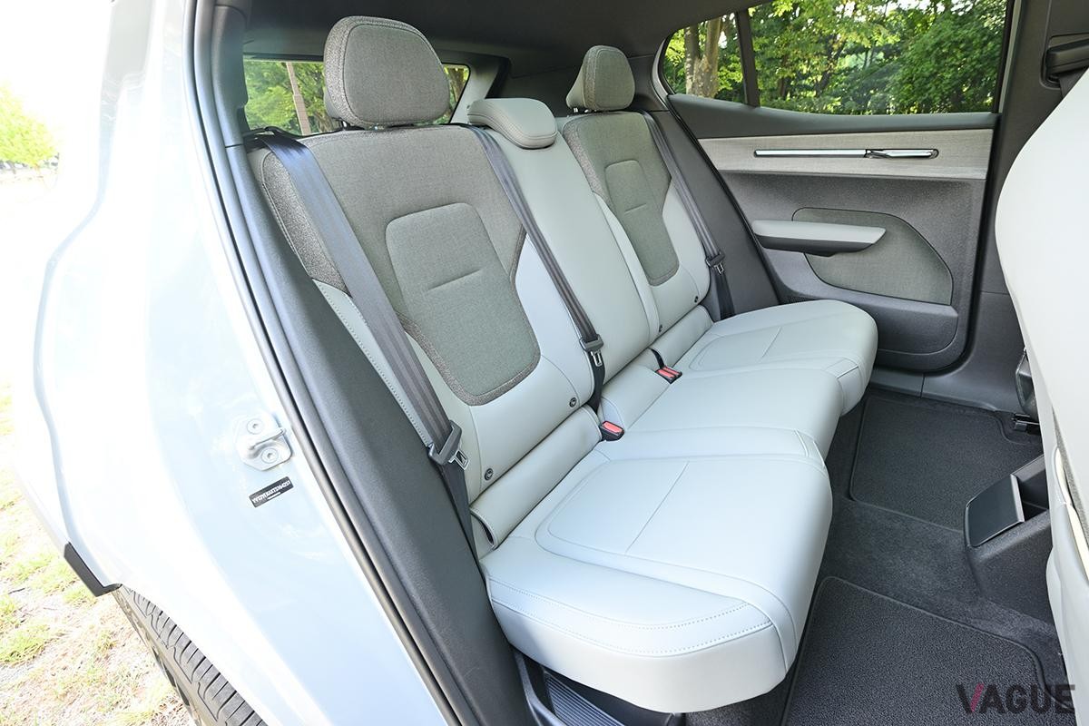 ボルボ新型「EX30クロスカントリー」