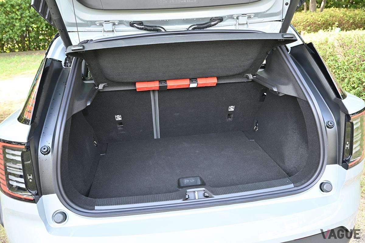 ボルボ新型「EX30クロスカントリー」