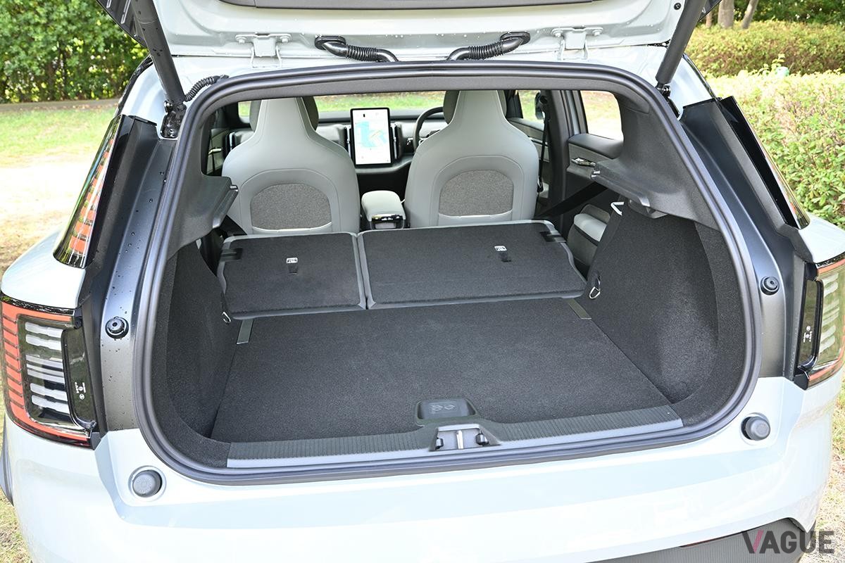 ボルボ新型「EX30クロスカントリー」