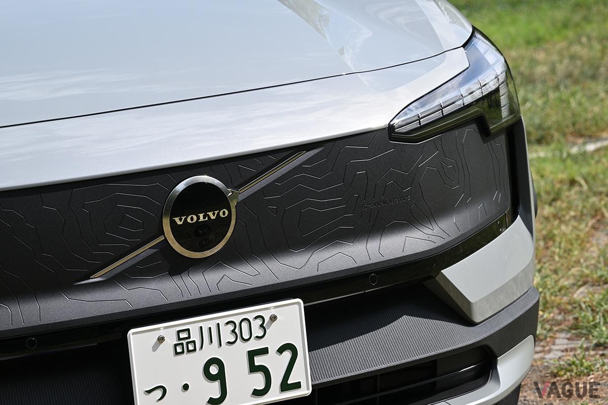 ボルボ新型「EX30クロスカントリー」