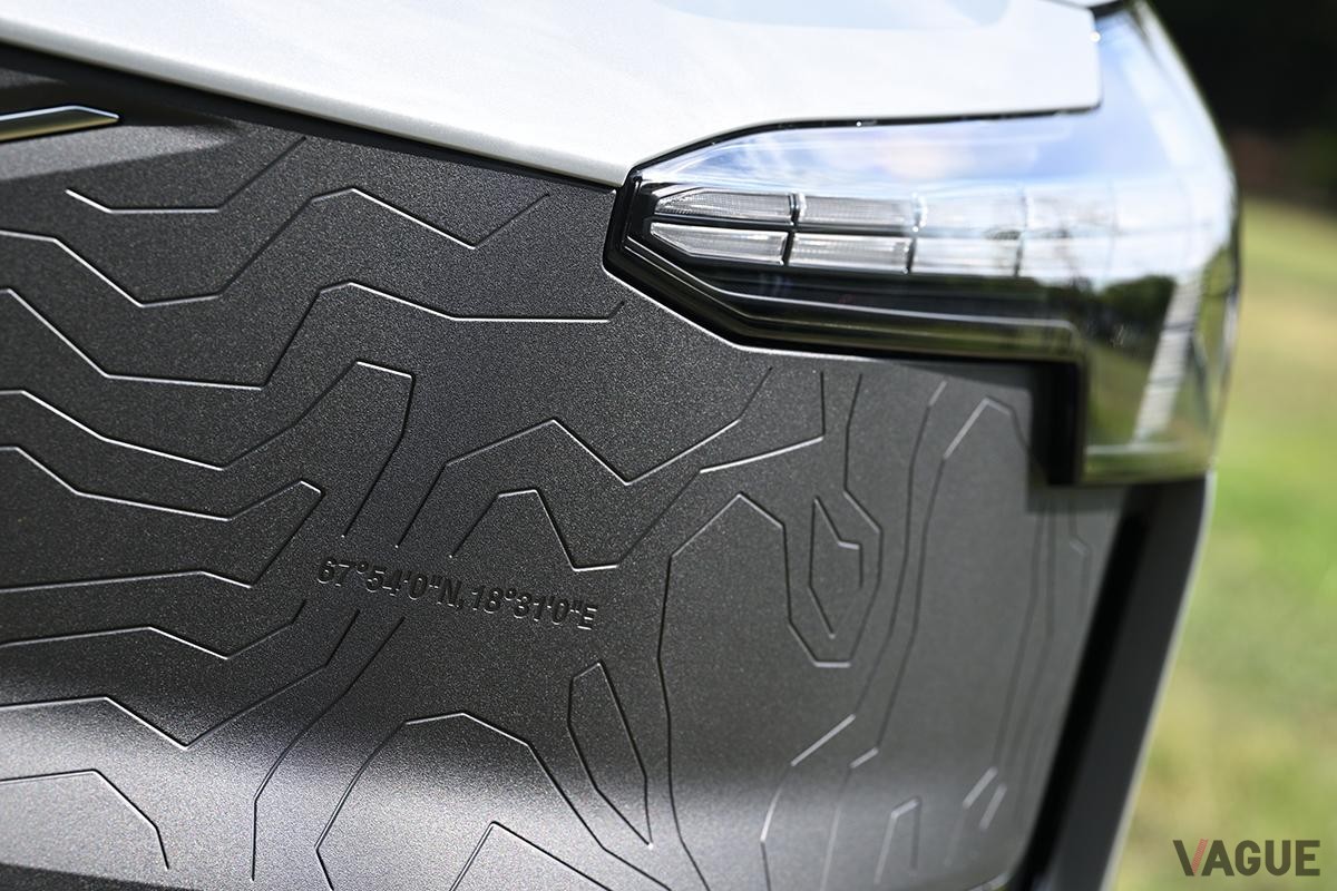 ボルボ新型「EX30クロスカントリー」