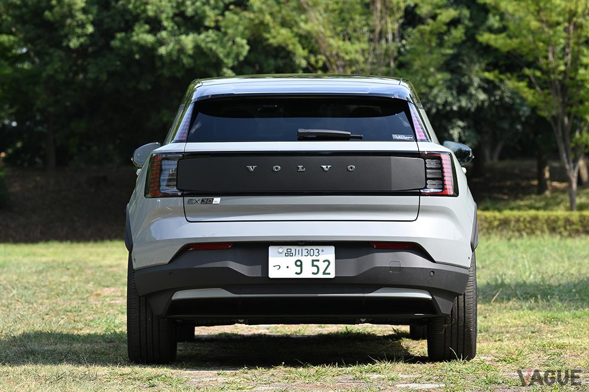 ボルボ新型「EX30クロスカントリー」