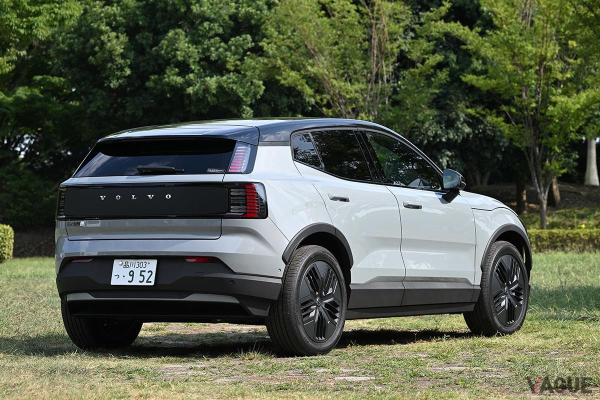 ボルボ新型「EX30クロスカントリー」