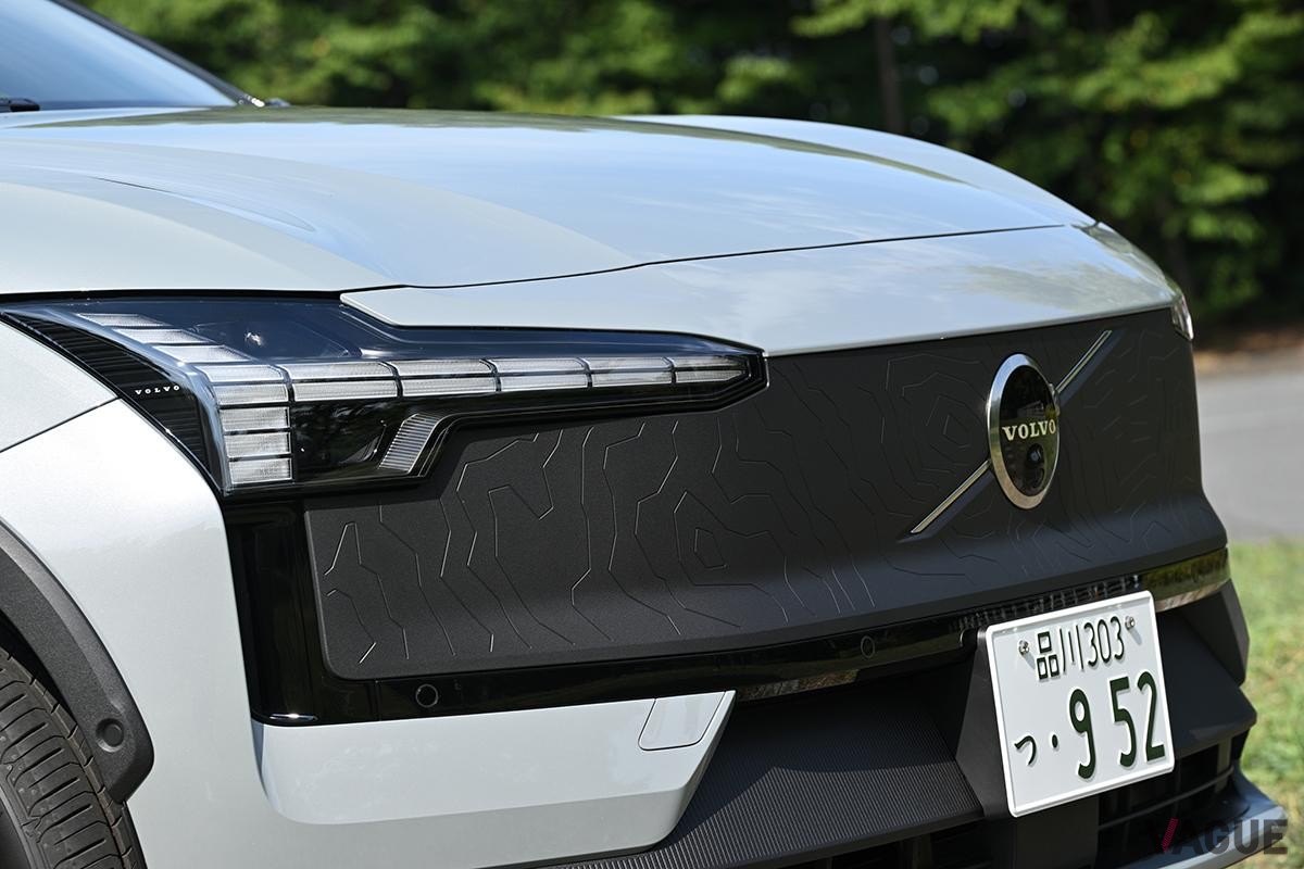 ボルボ新型「EX30クロスカントリー」