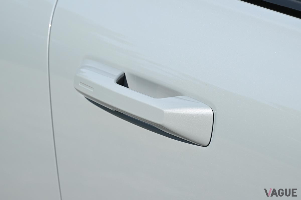 ボルボ新型「EX30クロスカントリー」