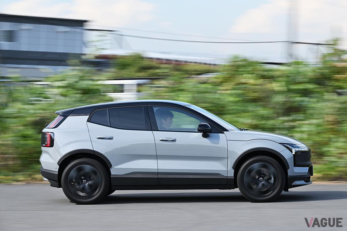 ボルボ新型「EX30クロスカントリー」