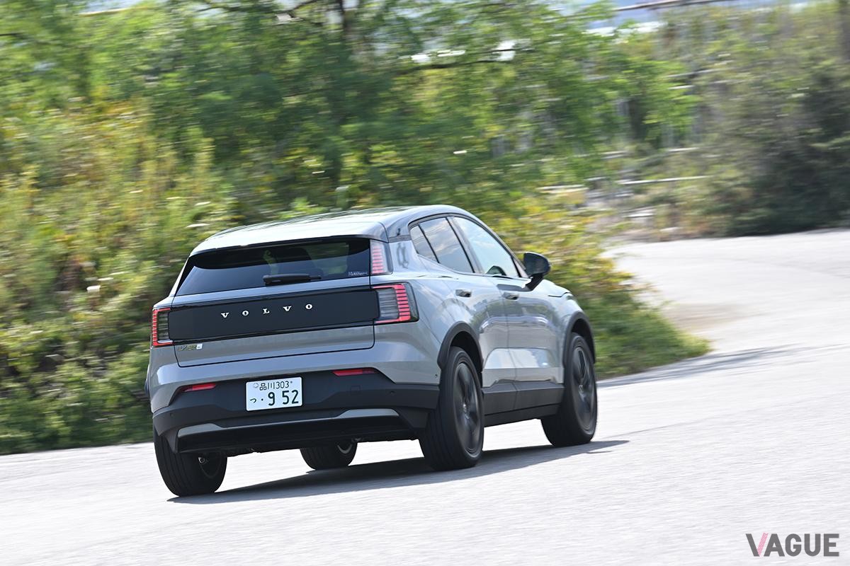 ボルボ新型「EX30クロスカントリー」