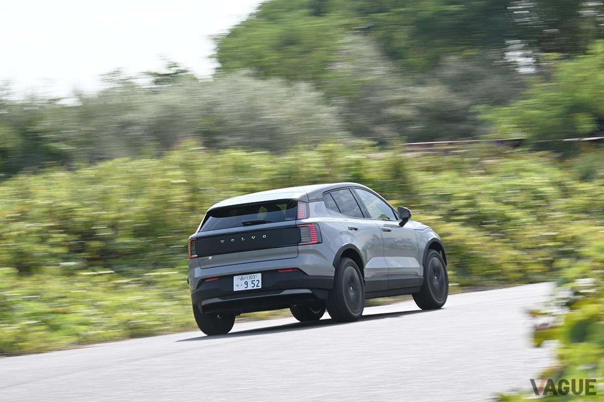 ボルボ新型「EX30クロスカントリー」