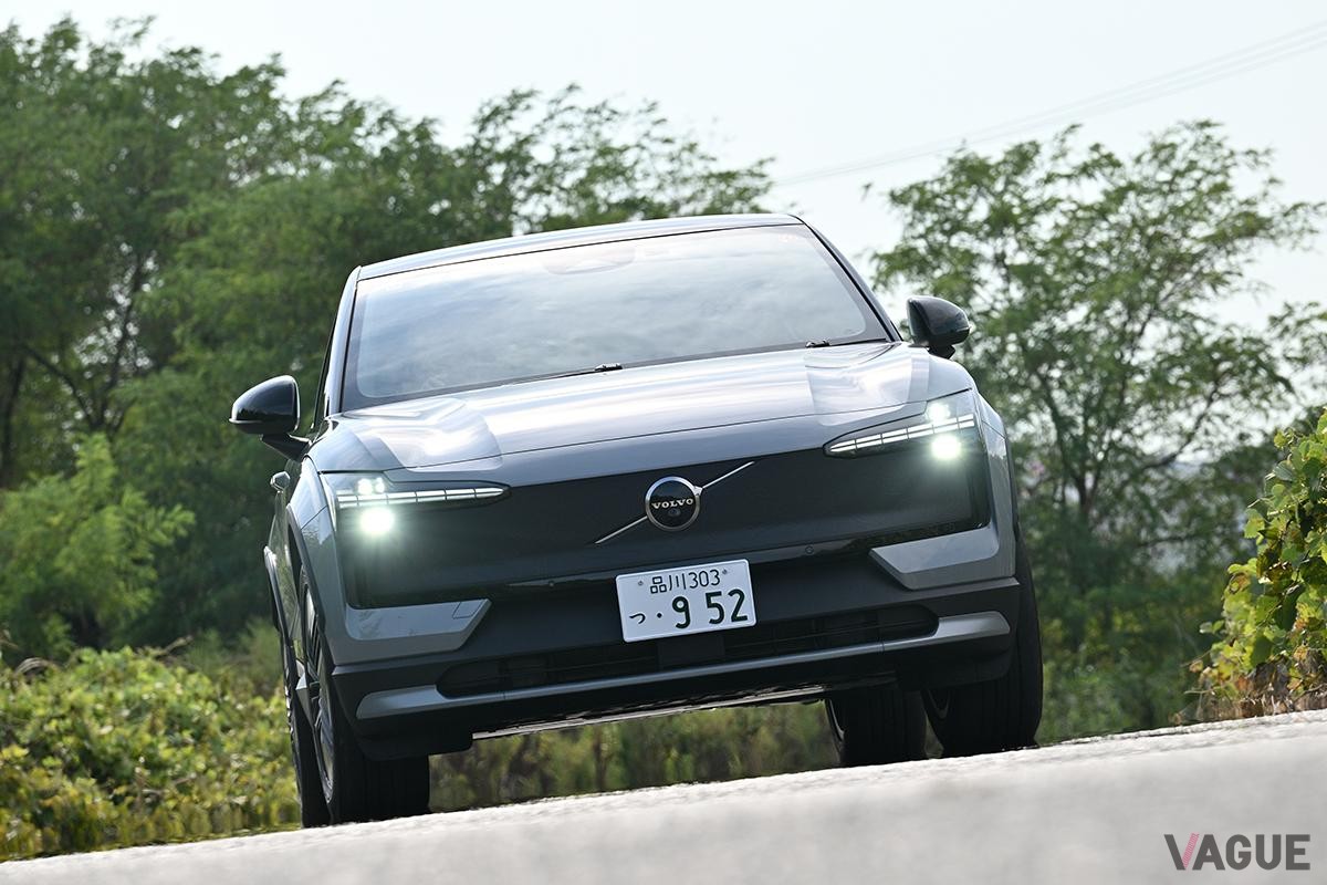 ボルボ新型「EX30クロスカントリー」