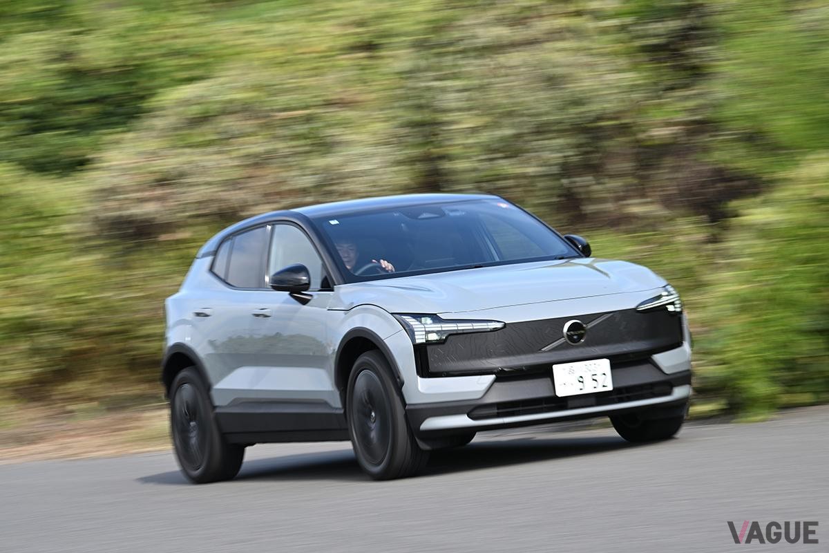 ボルボ新型「EX30クロスカントリー」