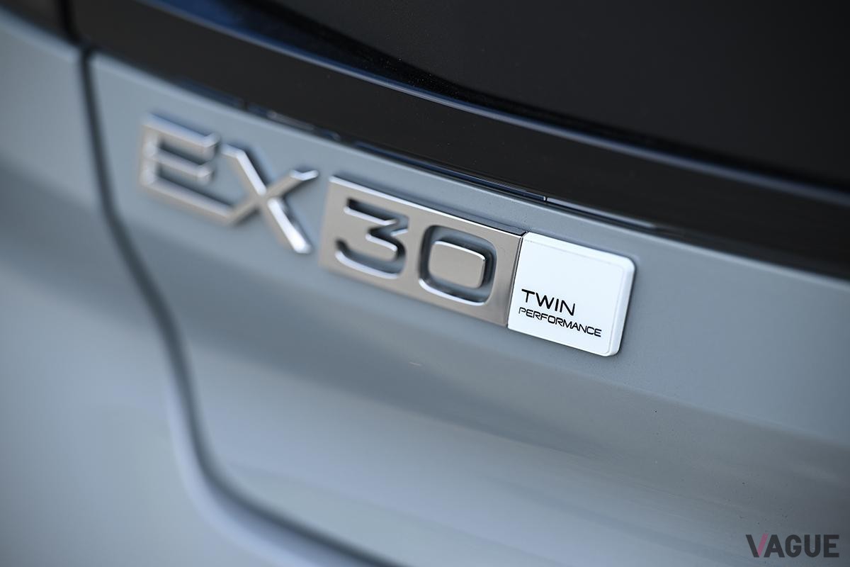 ボルボ新型「EX30クロスカントリー」