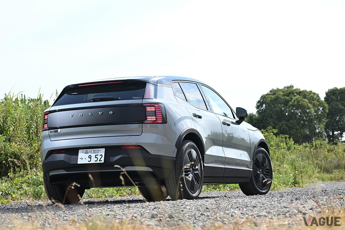 ボルボ新型「EX30クロスカントリー」