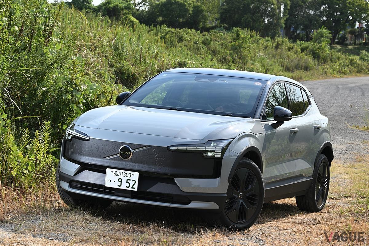 ボルボ新型「EX30クロスカントリー」