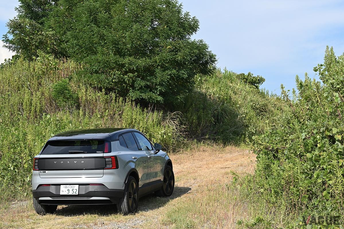 ボルボ新型「EX30クロスカントリー」