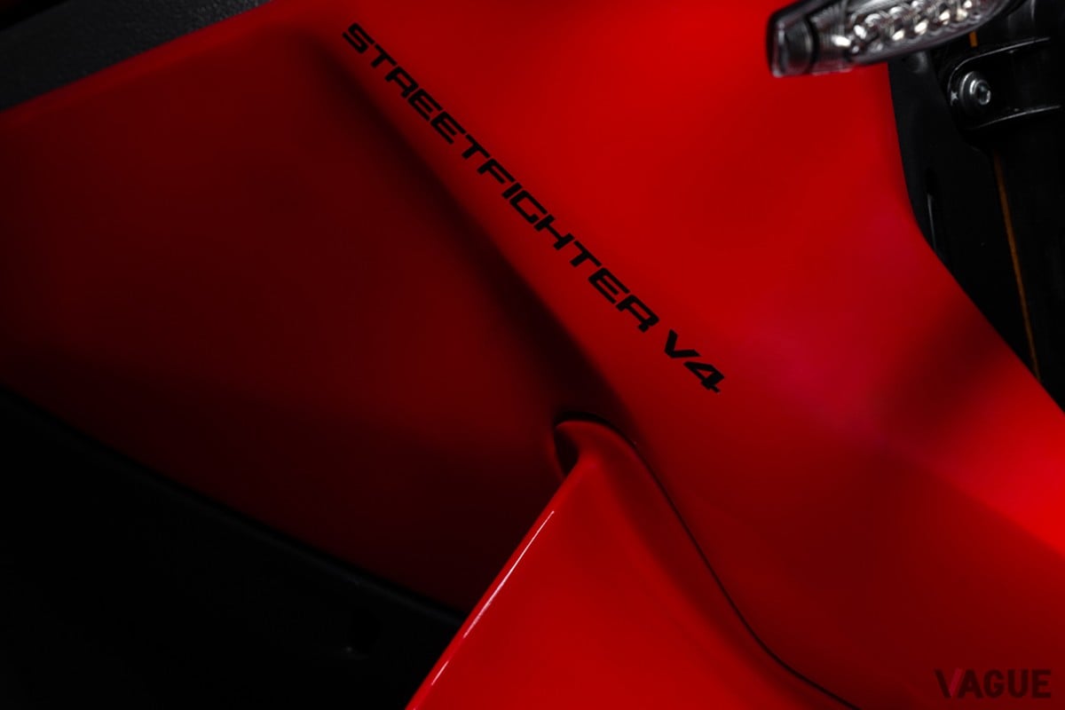 ドゥカティ「ストリートファイターV4」