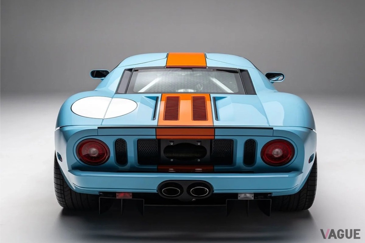 伝説のガルフカラーをまとった2006年式「フォードGTヘリテージ・エディション」