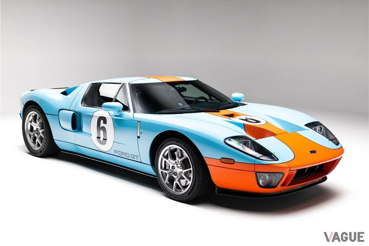 伝説のガルフカラーをまとった2006年式「フォードGTヘリテージ・エディション」
