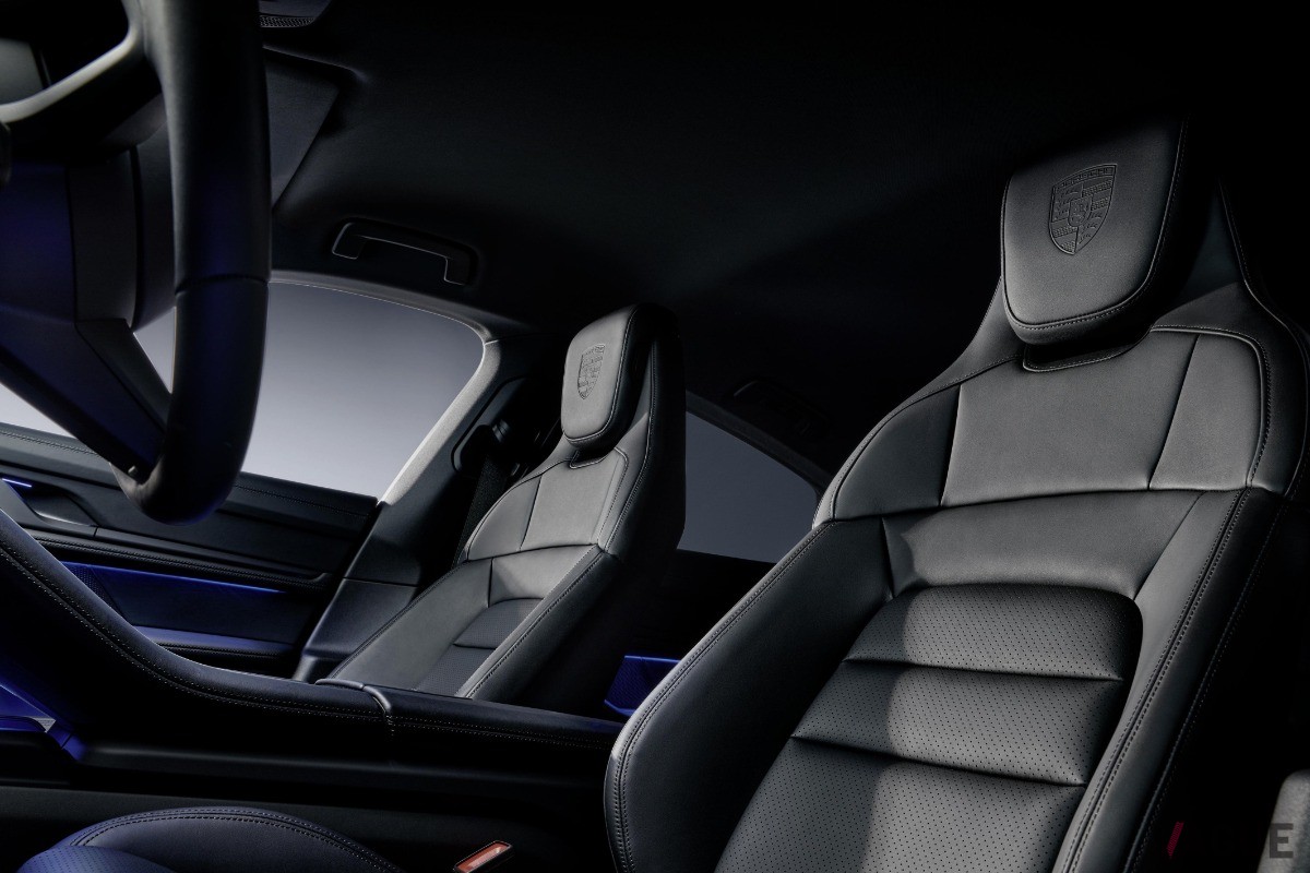 ポルシェ「タイカン4S ブラックエディション」