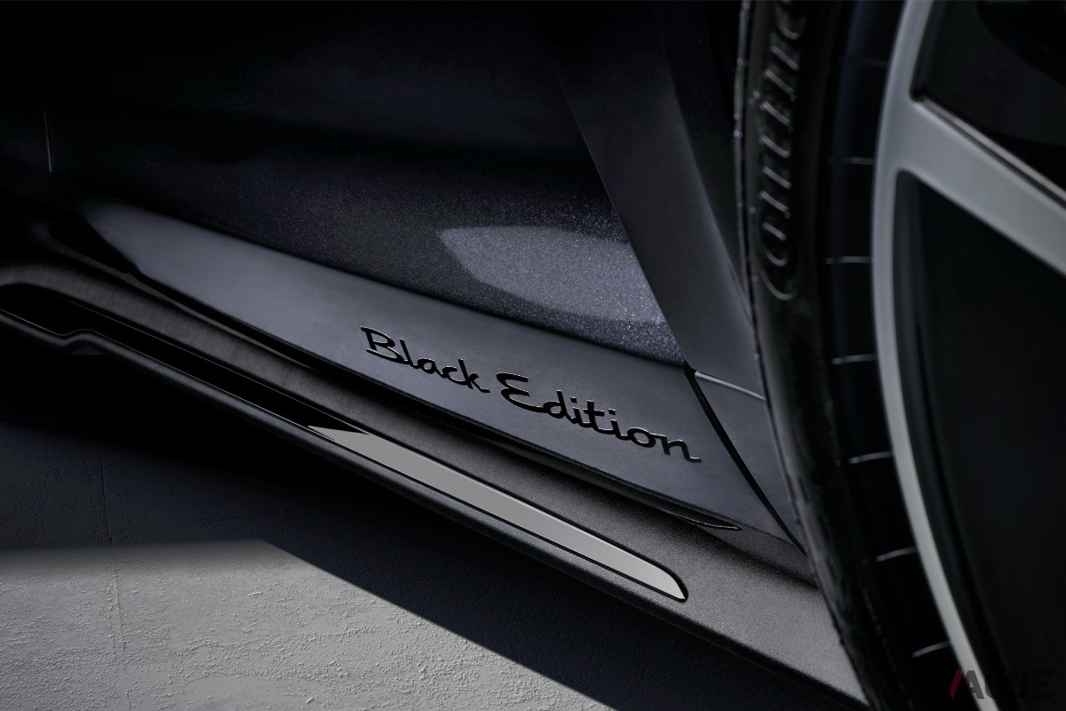 ポルシェ「タイカン4S ブラックエディション」