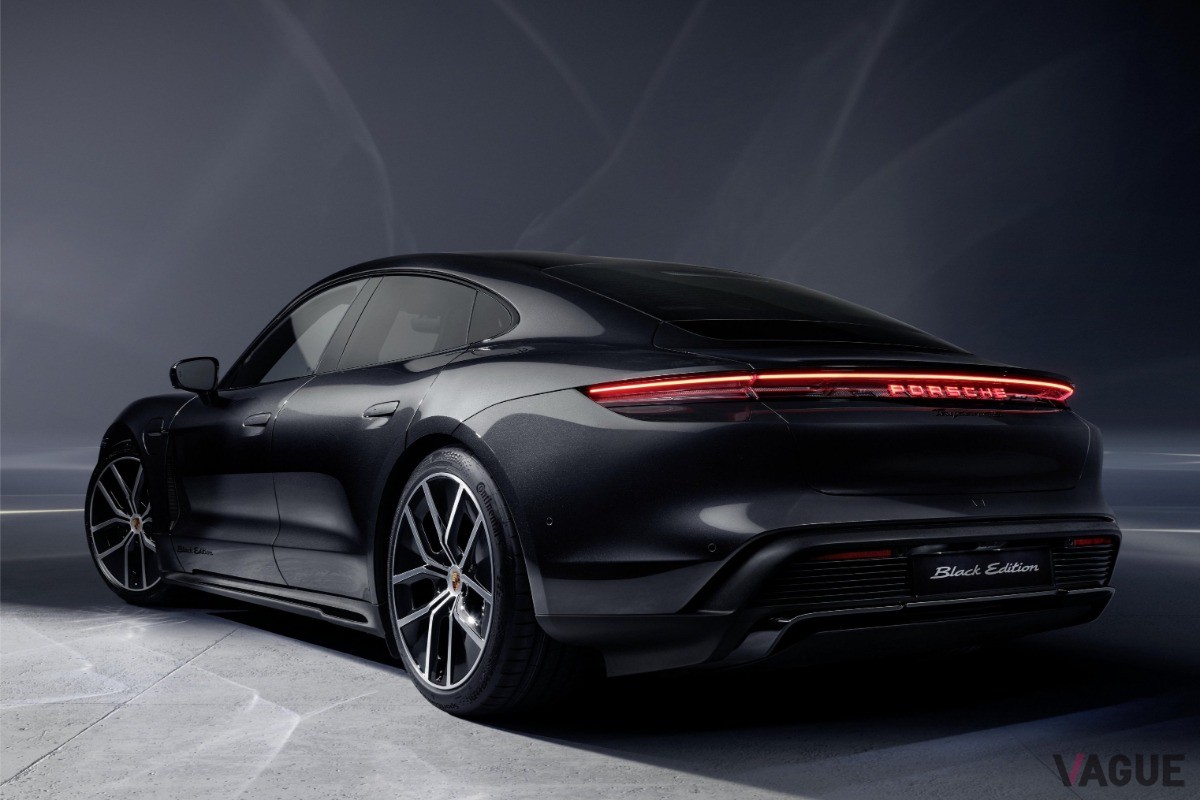 ポルシェ「タイカン4S ブラックエディション」