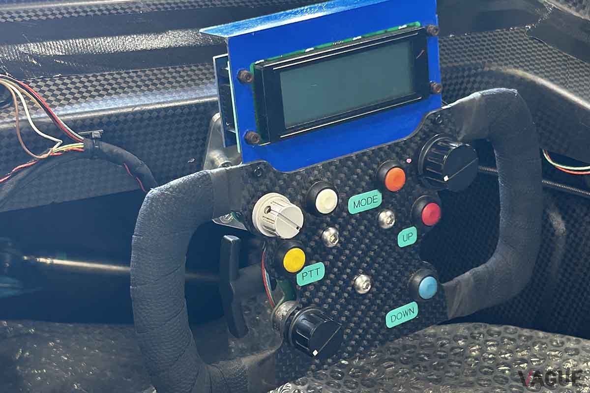 ソーラーカーのコックピット