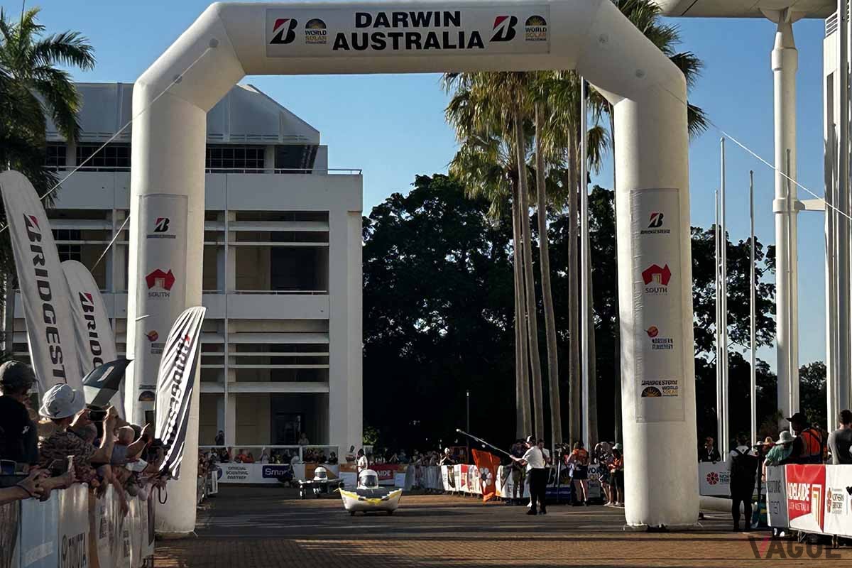 ダーウィンのノーザンテリトリー州政府事務所から本戦がスタート。5日〜6日かけて約3000km離れたアデレードに向かう