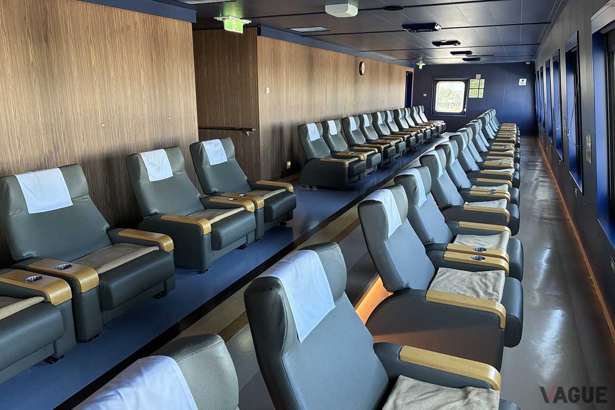 新造船「ブルーグレイス」船内