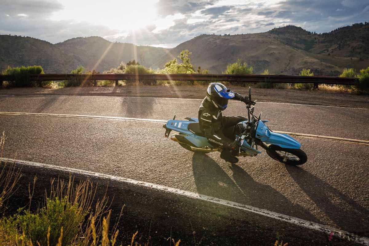 2025年後半の日本発売に向けて準備中となっているモタード、スズキ「DR-Z400SM」