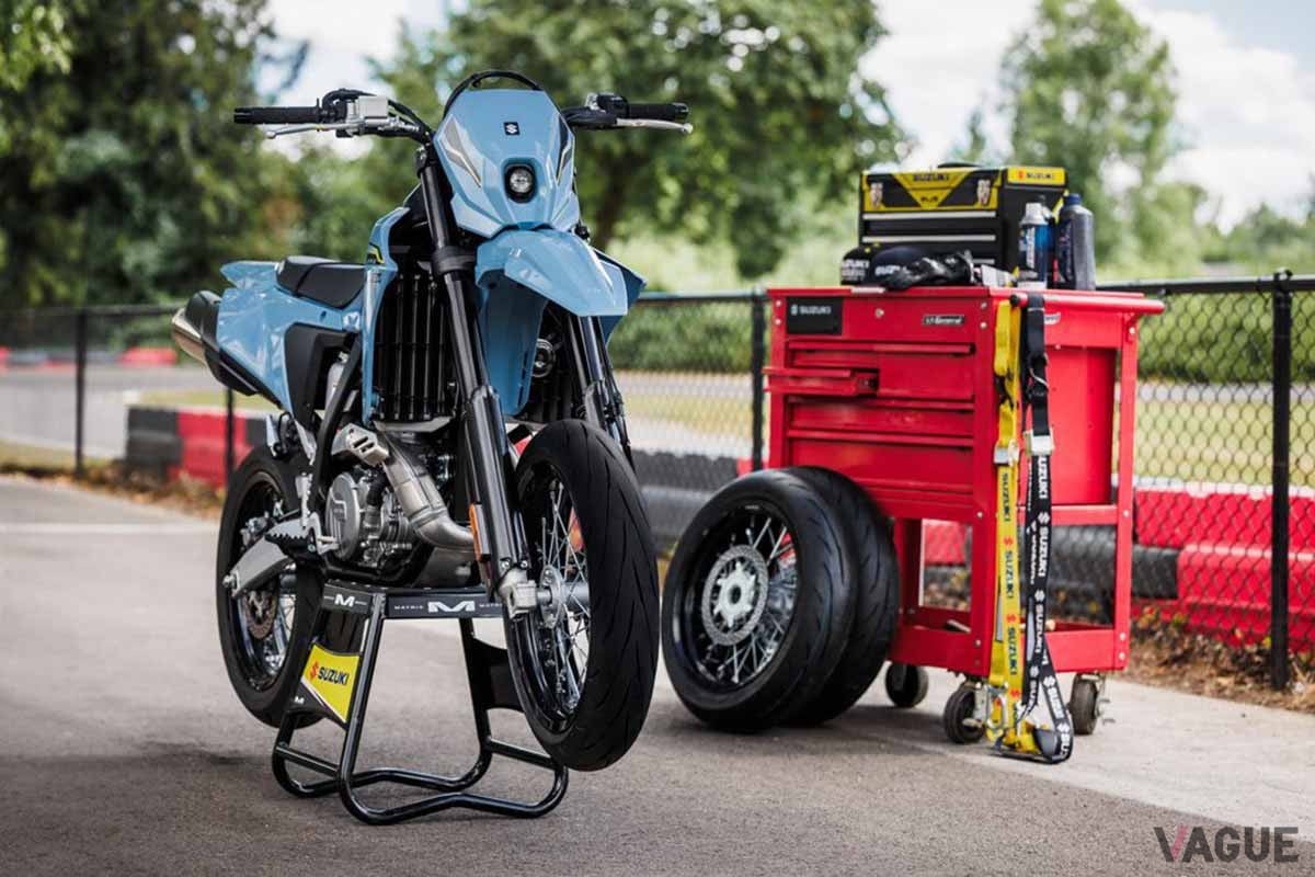 2025年後半の日本発売に向けて準備中となっているモタード、スズキ「DR-Z400SM」