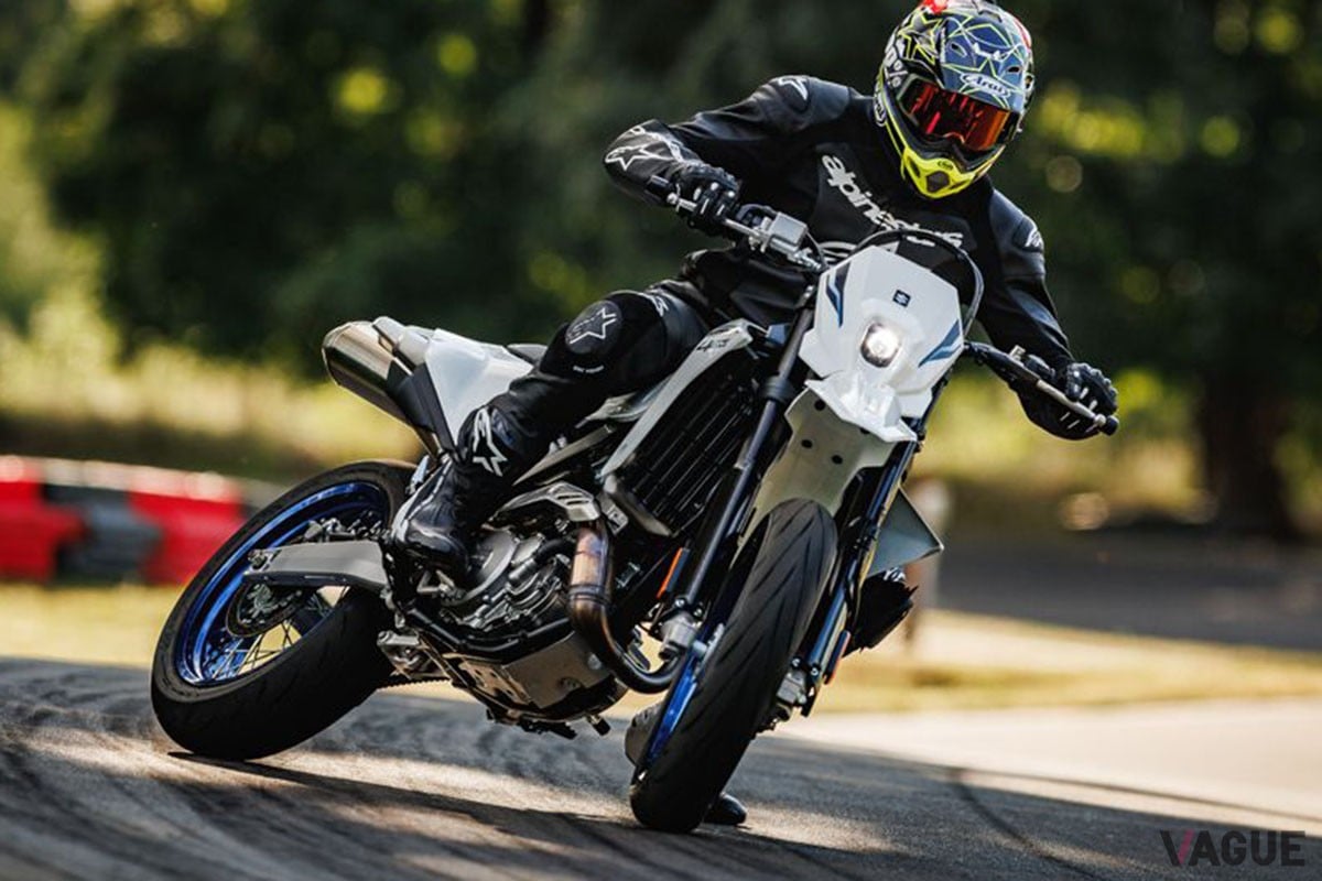 2025年後半の日本発売に向けて準備中となっているモタード、スズキ「DR-Z400SM」