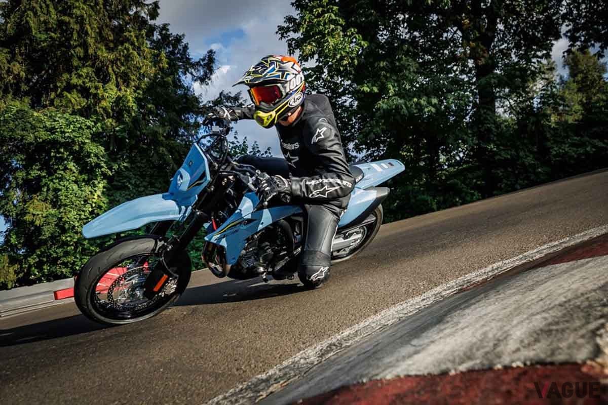 2025年後半の日本発売に向けて準備中となっているモタード、スズキ「DR-Z400SM」